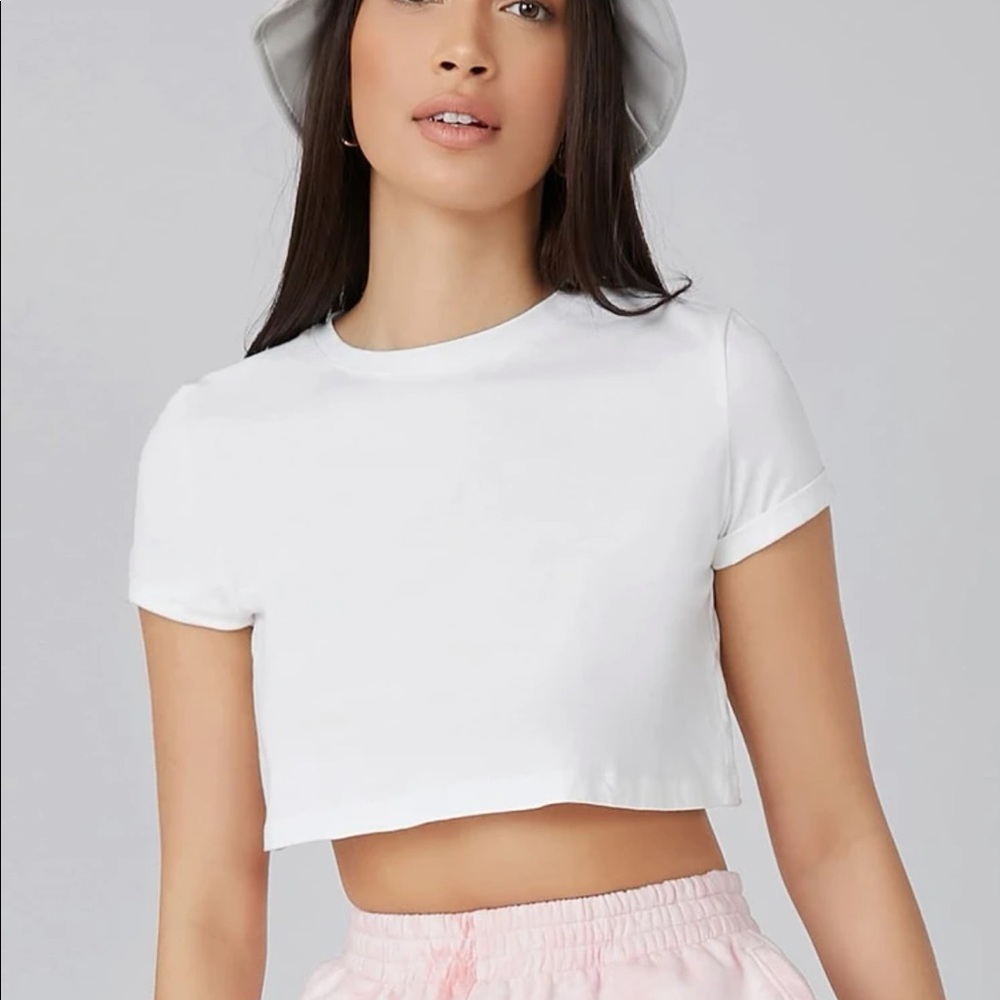 Loose short sleeve crop top